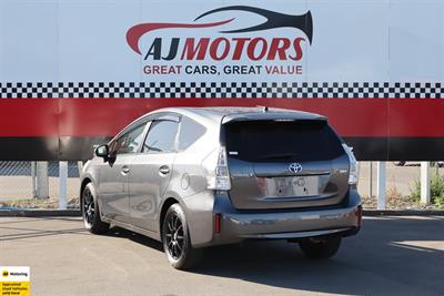 2013 Toyota Prius Alpha - Thumbnail
