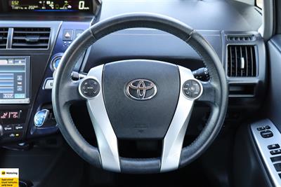2013 Toyota Prius Alpha - Thumbnail