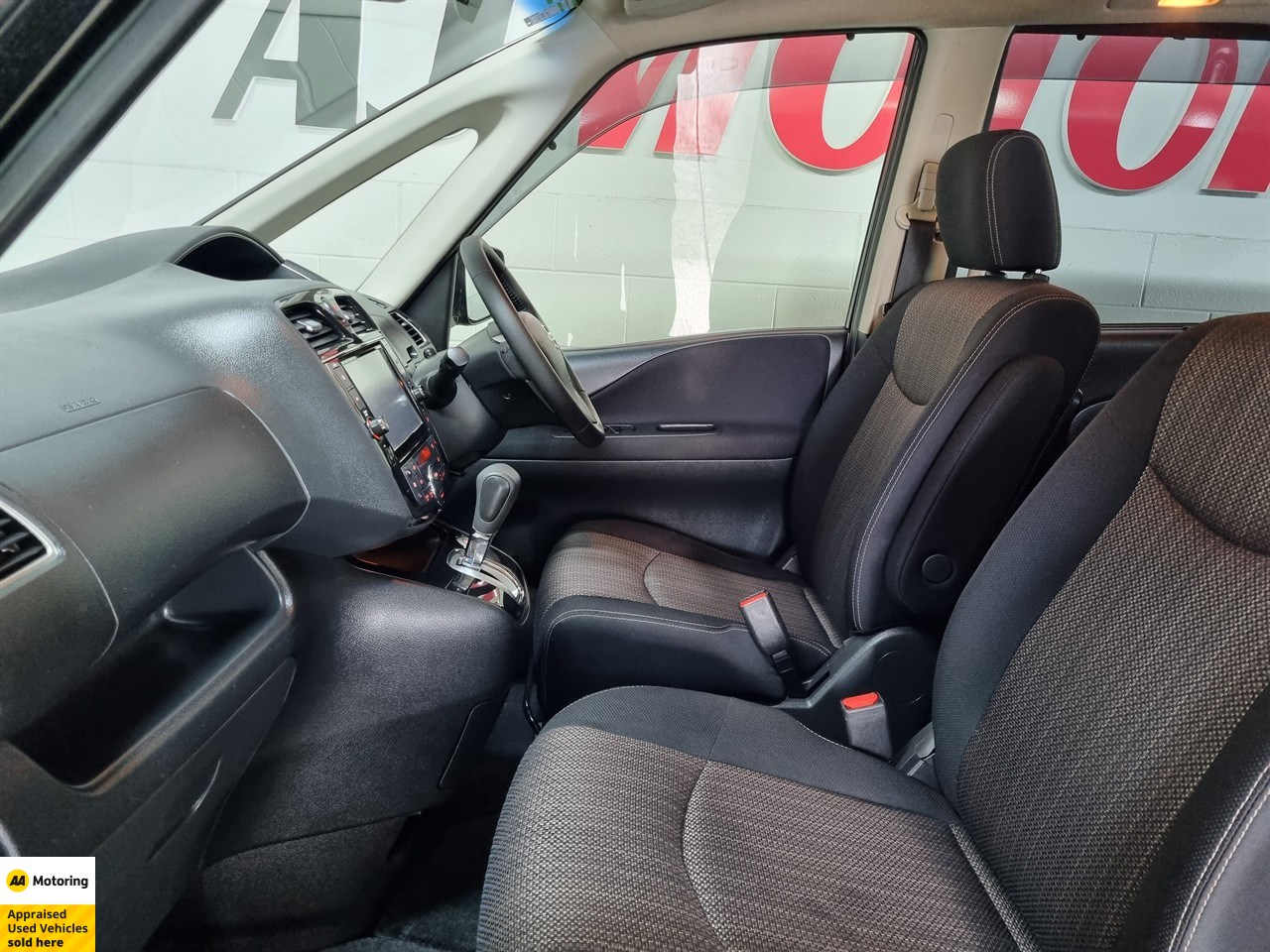 2015 Nissan Serena