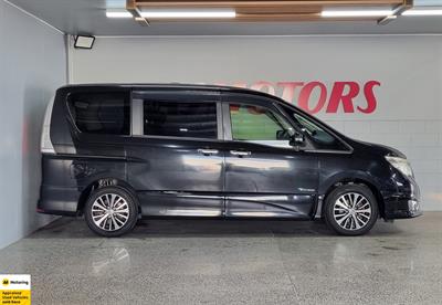 2015 Nissan Serena - Thumbnail