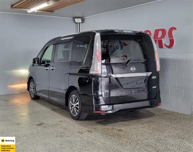 2015 Nissan Serena - Thumbnail