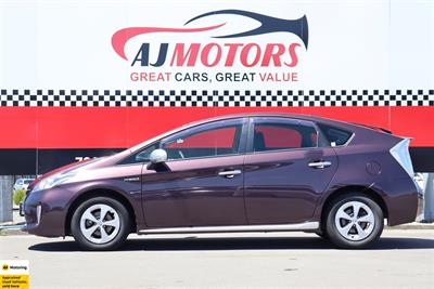 2014 Toyota Prius - Thumbnail