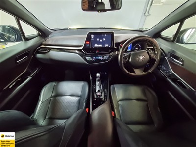 2017 Toyota C-HR - Thumbnail