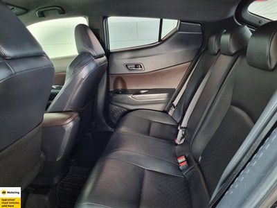 2017 Toyota C-HR - Thumbnail