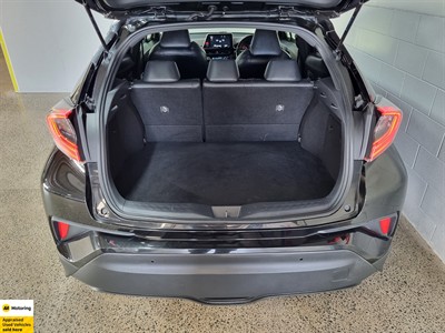 2017 Toyota C-HR - Thumbnail