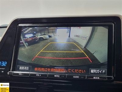 2017 Toyota C-HR - Thumbnail