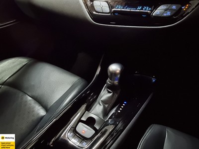 2017 Toyota C-HR - Thumbnail