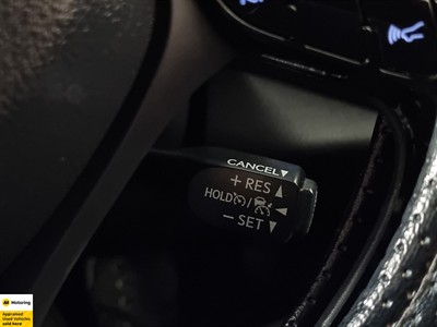 2017 Toyota C-HR - Thumbnail