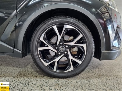 2017 Toyota C-HR - Thumbnail