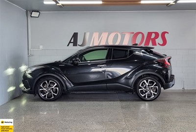 2017 Toyota C-HR - Thumbnail