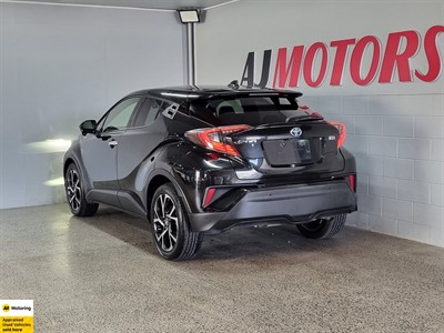 2017 Toyota C-HR - Thumbnail