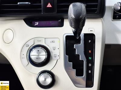 2015 Toyota Sienta - Thumbnail