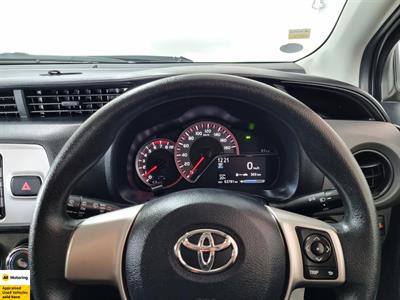 2014 Toyota Vitz - Thumbnail