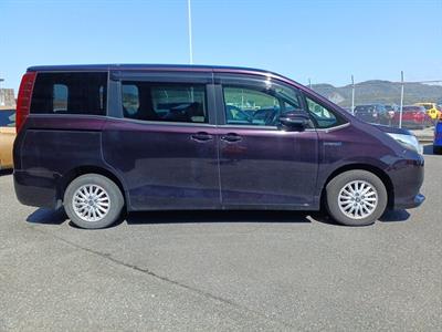 2015 Toyota Noah - Thumbnail