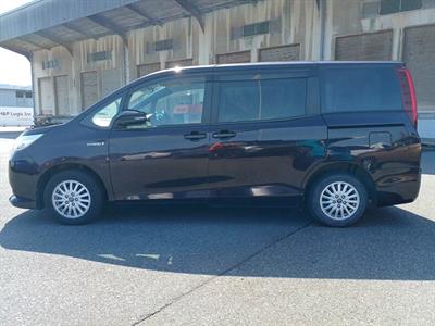 2015 Toyota Noah - Thumbnail