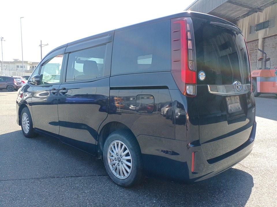 2015 Toyota Noah