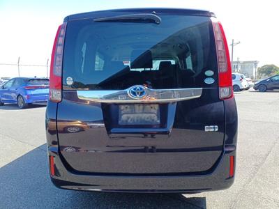 2015 Toyota Noah - Thumbnail