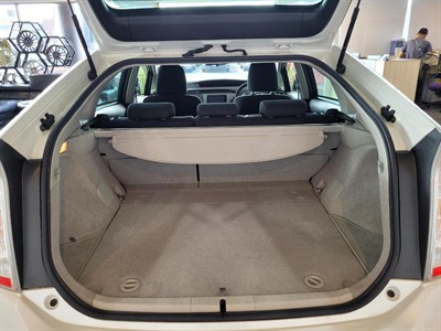 2015 Toyota Prius - Thumbnail