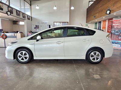 2015 Toyota Prius - Thumbnail