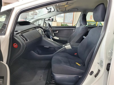 2015 Toyota Prius - Thumbnail