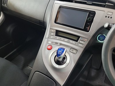 2015 Toyota Prius - Thumbnail