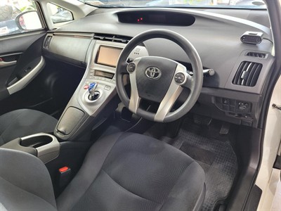 2015 Toyota Prius - Thumbnail