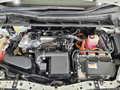 2015 Toyota Prius - Thumbnail