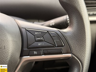 2016 Nissan Serena - Thumbnail