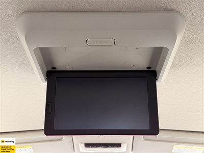 2016 Nissan Serena - Thumbnail