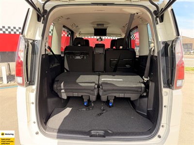 2016 Nissan Serena - Thumbnail