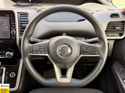 2016 Nissan Serena - Thumbnail