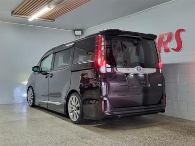 2015 Toyota Noah - Thumbnail