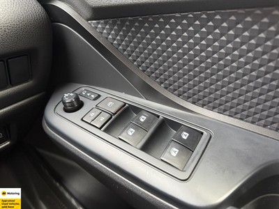 2019 Toyota C-HR - Thumbnail