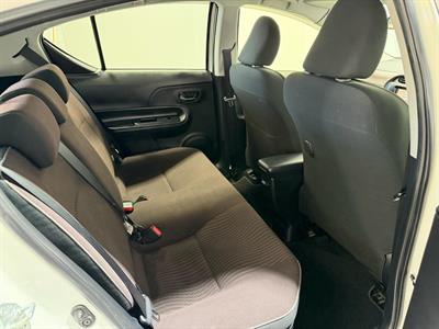 2015 Toyota Aqua - Thumbnail
