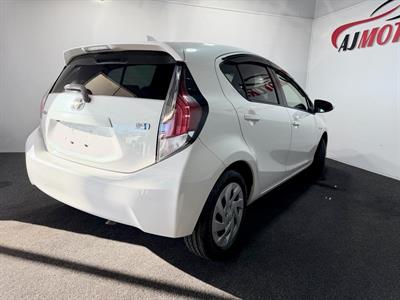 2015 Toyota Aqua - Thumbnail