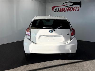2015 Toyota Aqua - Thumbnail