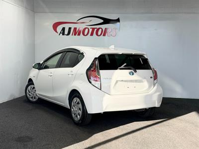 2015 Toyota Aqua - Thumbnail