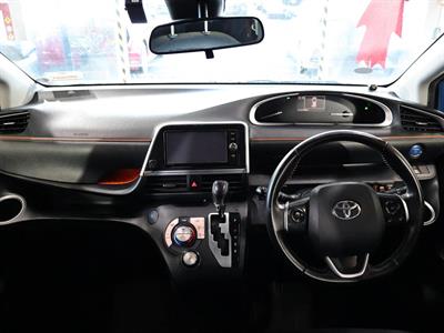 2017 Toyota Sienta - Thumbnail