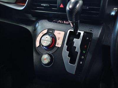 2017 Toyota Sienta - Thumbnail