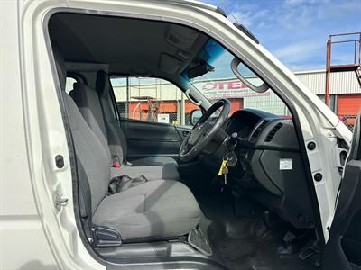2014 Toyota Hiace - Thumbnail