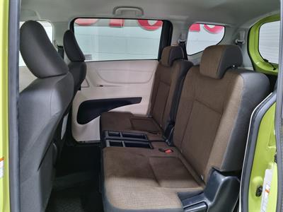 2015 Toyota Sienta - Thumbnail