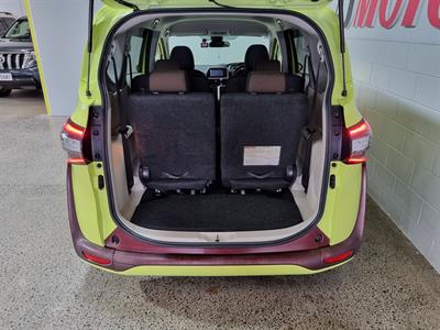 2015 Toyota Sienta - Thumbnail