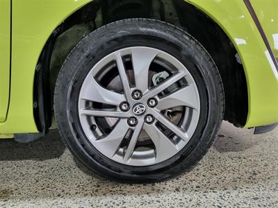 2015 Toyota Sienta - Thumbnail