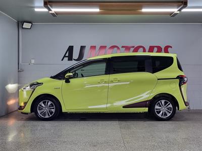 2015 Toyota Sienta - Thumbnail