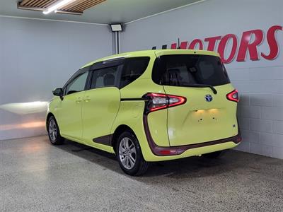 2015 Toyota Sienta - Thumbnail