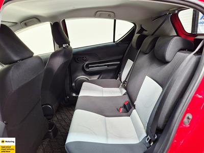 2014 Toyota Aqua - Thumbnail