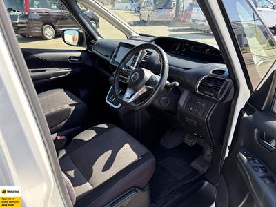 2016 Nissan Serena - Thumbnail