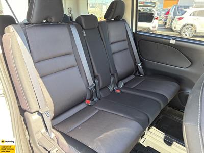 2016 Nissan Serena - Thumbnail