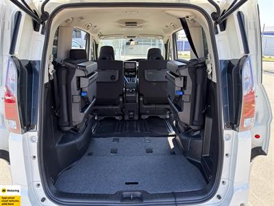 2016 Nissan Serena - Thumbnail