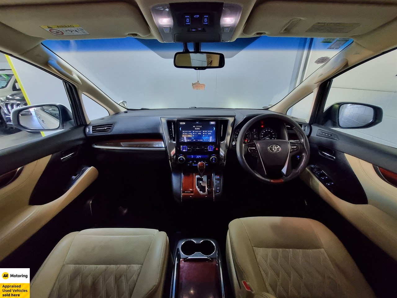 2015 Toyota Vellfire